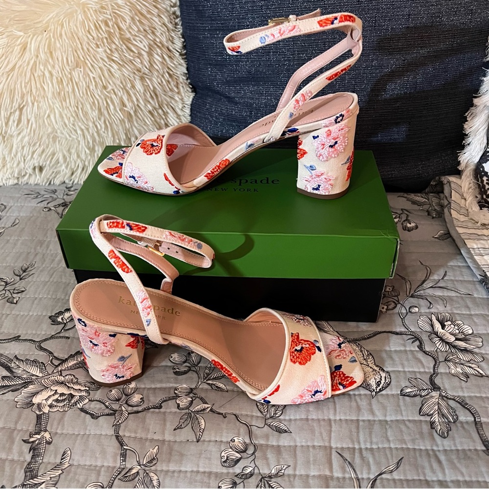 Kate Spade Delphine Embroidery Sz 8